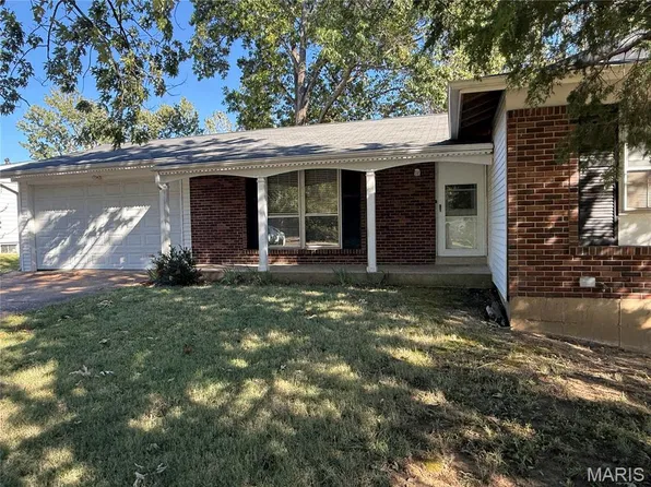 12200 McKelvey Rd, Maryland Heights, MO 63043