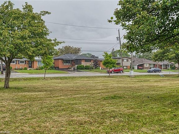 5th image of 1141 Mohawk Rd E