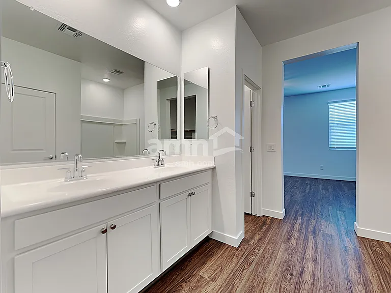 4218 S 105th Dr — Photo 11