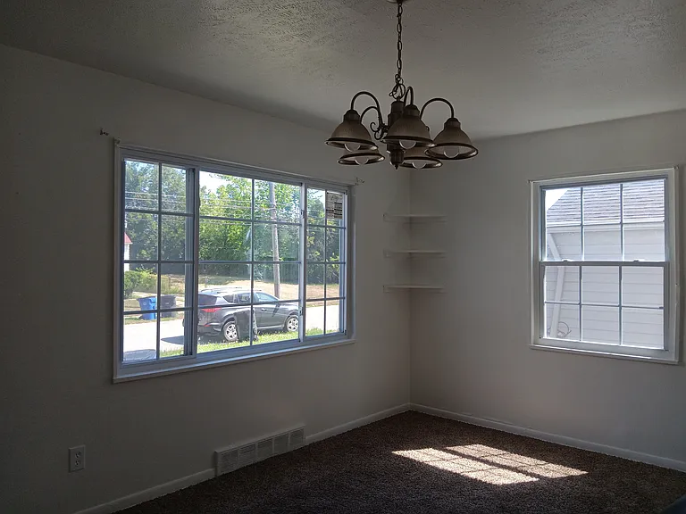 12405 Emery Ave — Photo 5