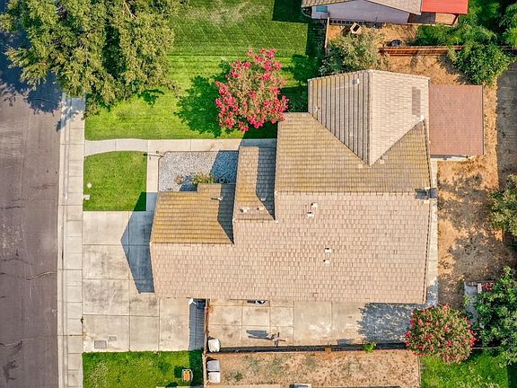 2nd image of 1146 Champagne Ln