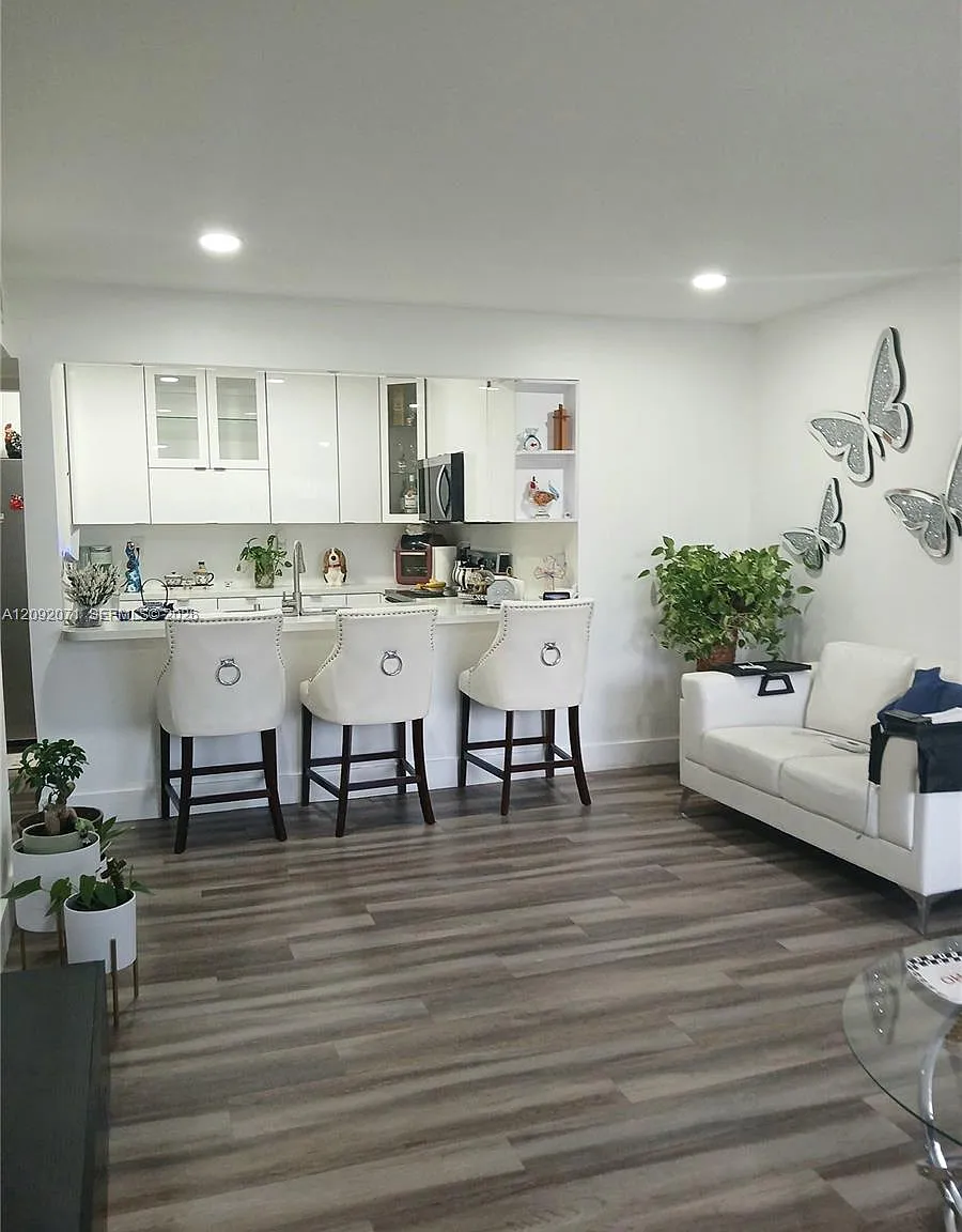 Lago Grande Five-B Condo — Photo 3