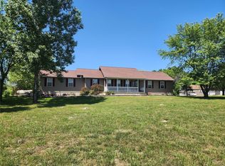 6100 Oakmont Dr, Farmington, MO