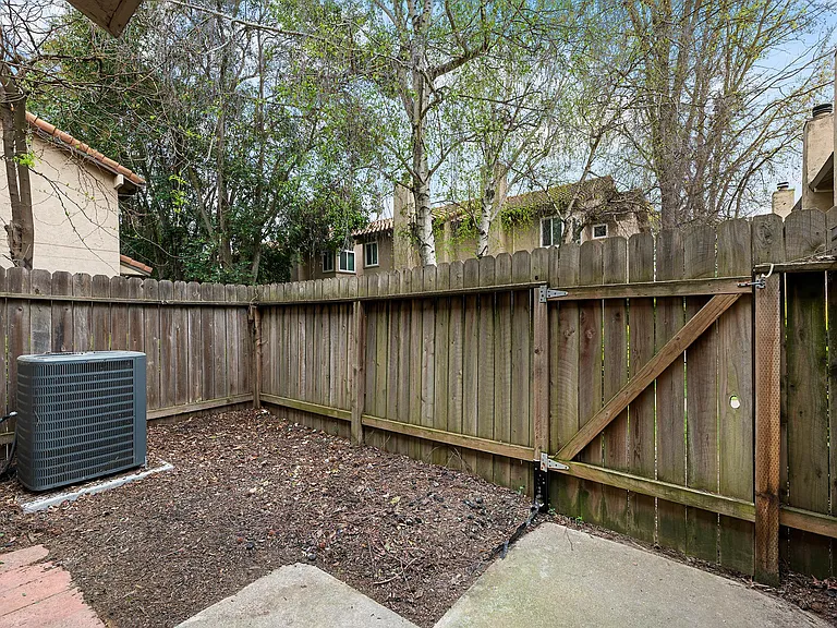 54 Quay Ct — Photo 97