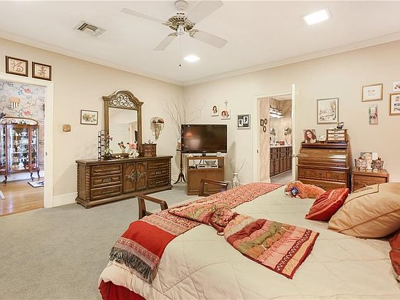 5th image of 4800 Church St