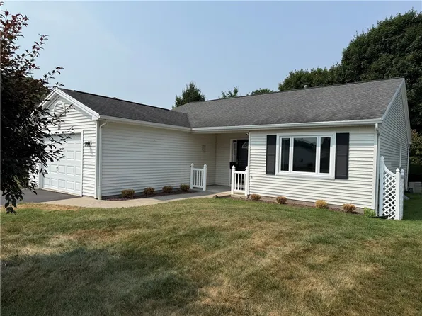 71 Freedom Pond Ln, North Chili, NY 14514
