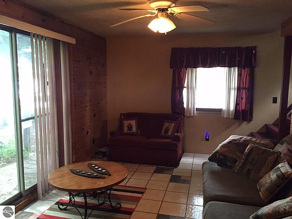 3rd image of 20321 Lakeview Dr