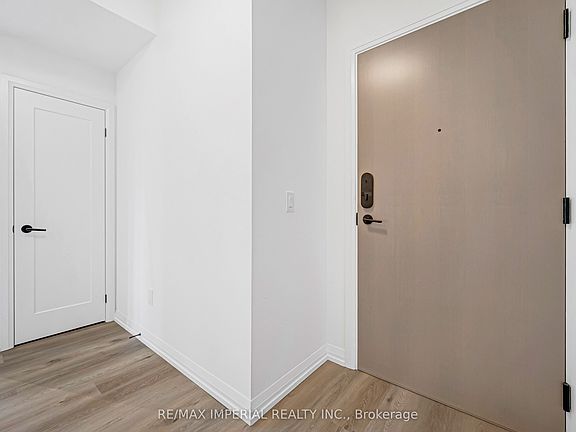 4th image of 280 Dundas St W #601