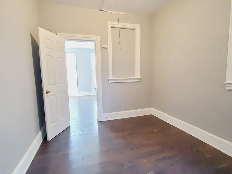 218 Bowers St #3L — Photo 2