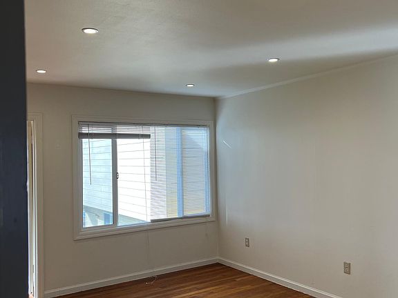 5th image of 270 Munich St