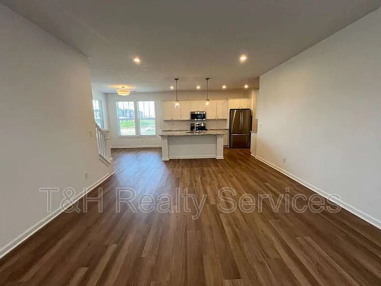 9275 Loyola Way — Photo 7