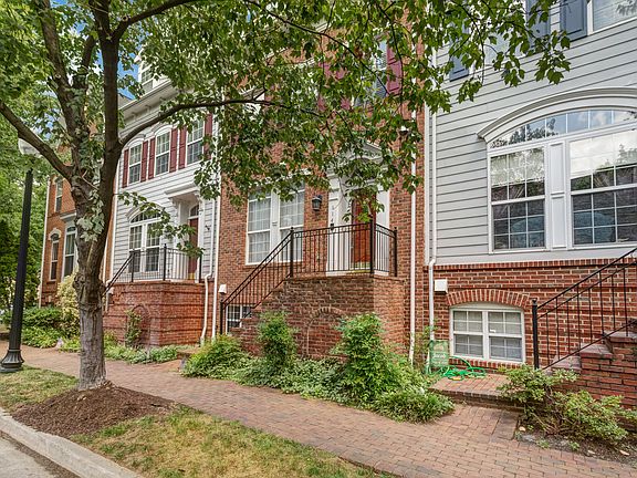 4th image of 114 Cameron Station Blvd #1