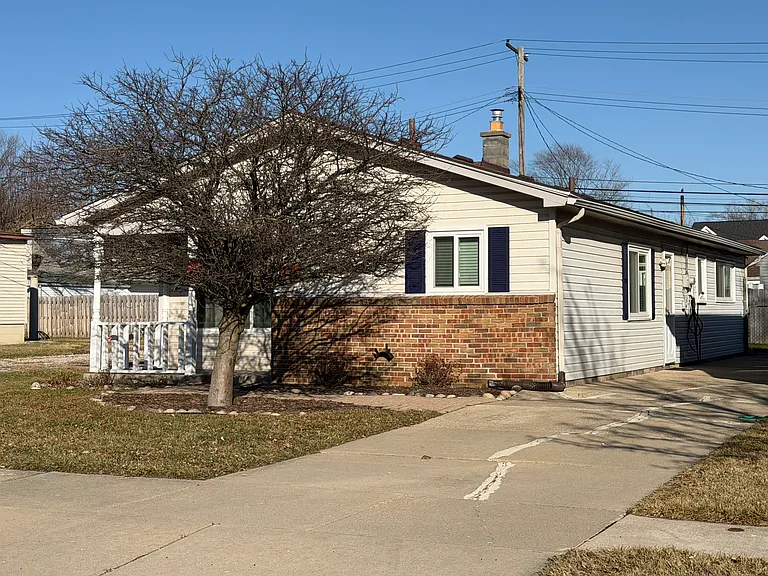 236 Kinross Ave — Photo 15