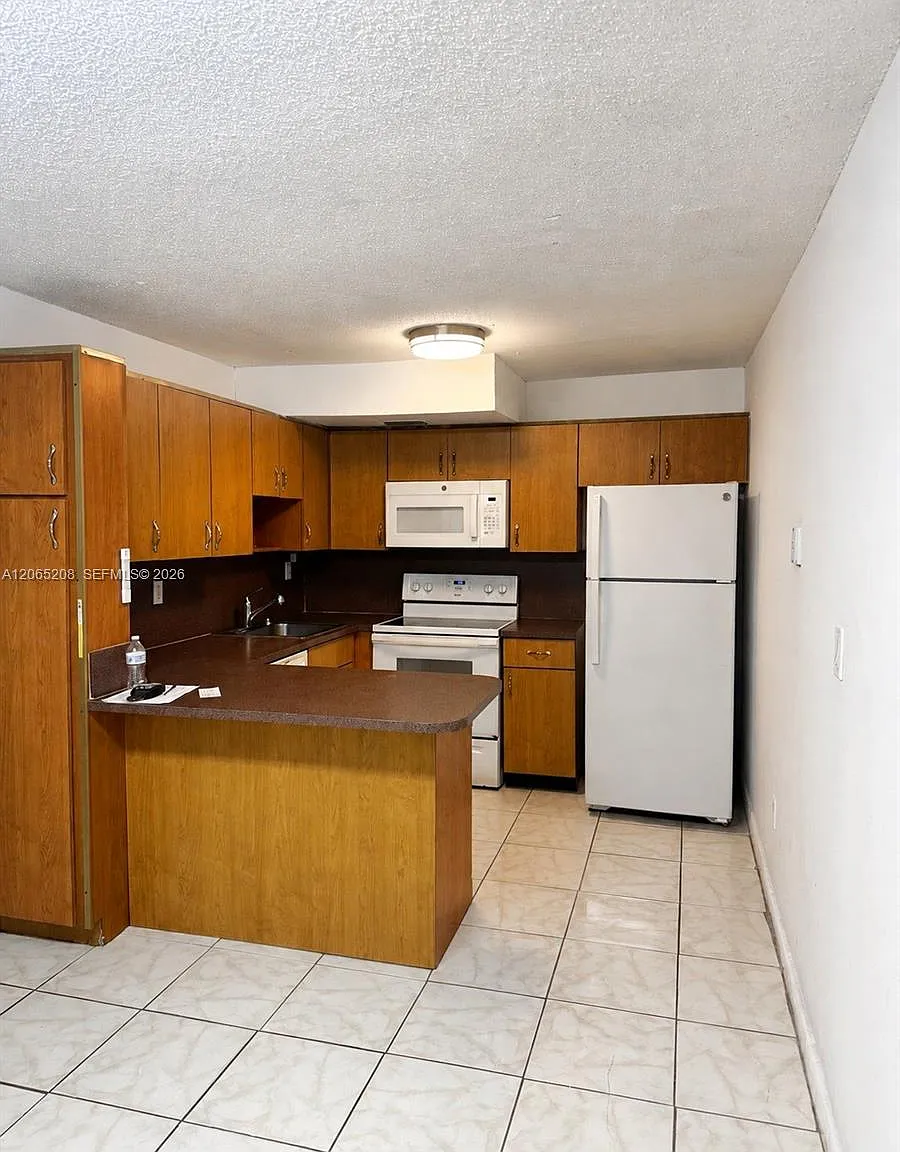 The Leeward Condo — Photo 4