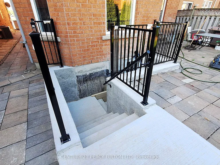 47 Sapphire Dr #BASEMENT — Photo 34