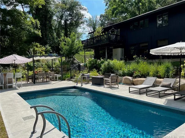 32 Ledgewood Drive, Mansfield, CT 06268