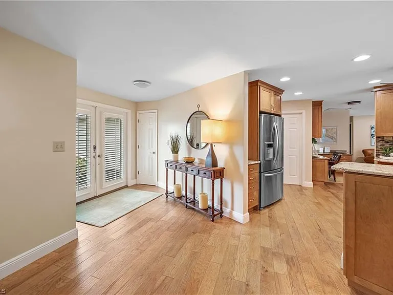 675 Harbour Dr — Photo 5