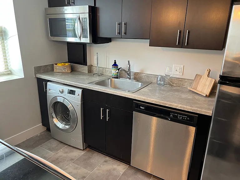 628 Park Ave — Photo 94