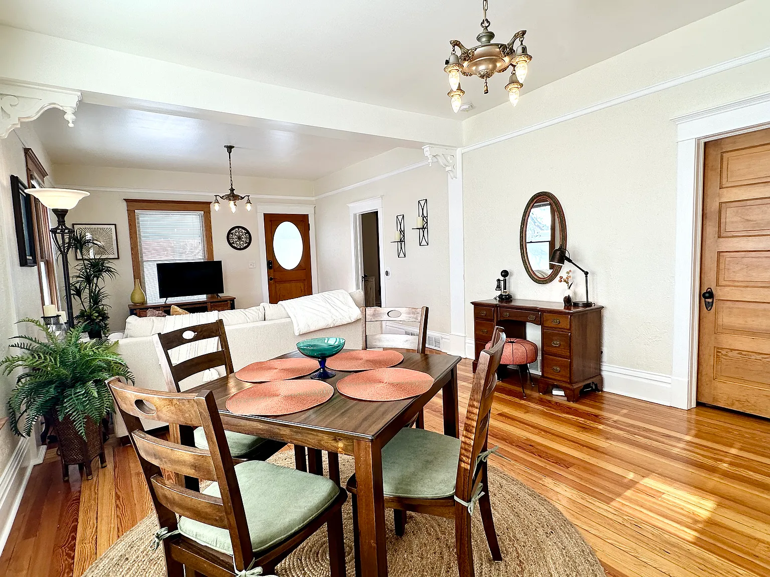 2 bed, 1047 sqft, $2,975 — Photo 4