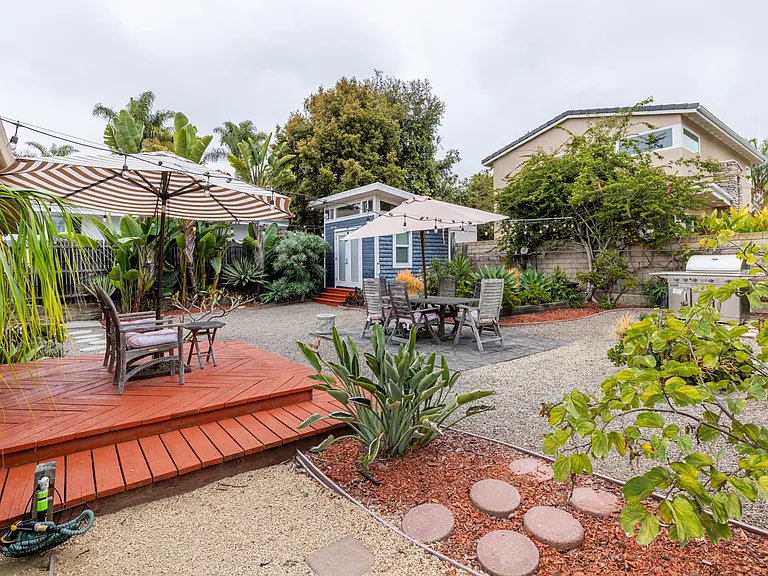 805 Regal Rd — Photo 26