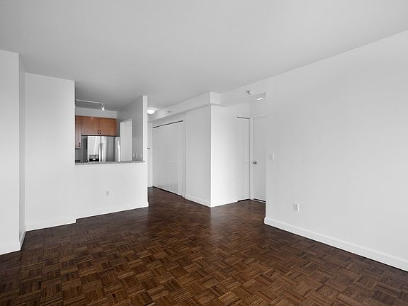 4th image of 420 W 42nd St APT 18G