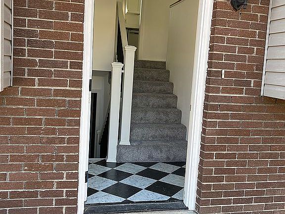 3rd image of 7 Barberry Ln