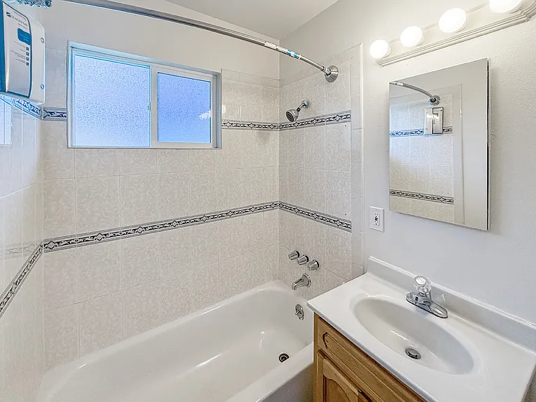 480 Crescent — Photo 16