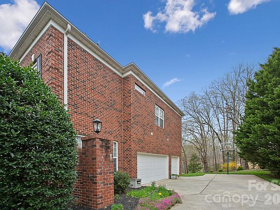 3rd image of 9018 Kensington Forest Dr