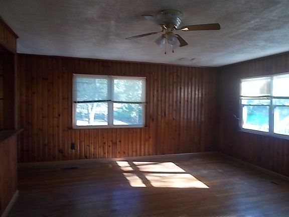 5th image of 5004 Moss Dr