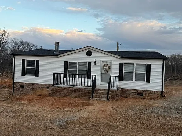 20 Meadows Farm Rd, Blairs, VA 24527