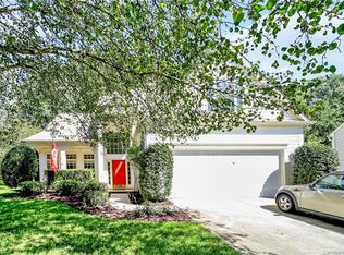 1215 Country Place Dr, Matthews, NC 28105