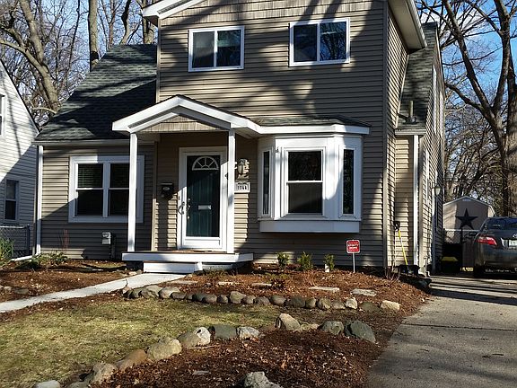2nd image of 1044 N Vermont Ave