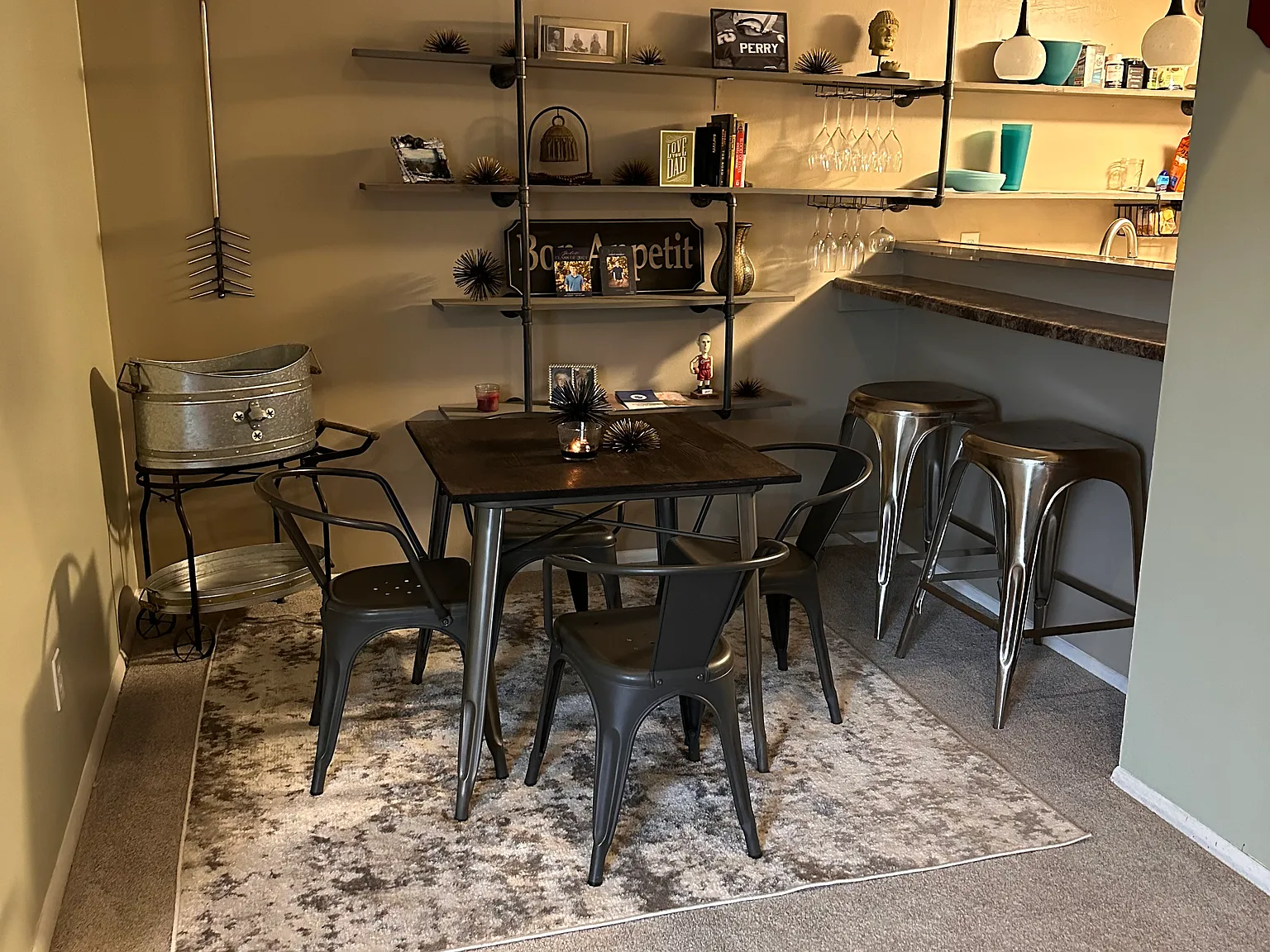 2 bed, 890 sqft, $1,300 — Photo 1