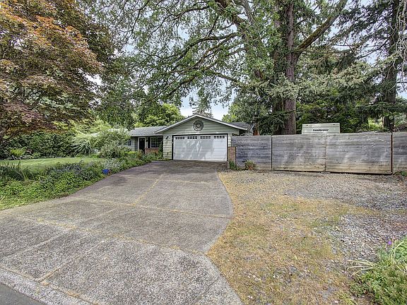3rd image of 10020 NE Oakhurst Dr