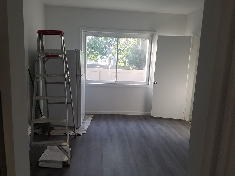 2nd image of 2322 Lincoln St #1