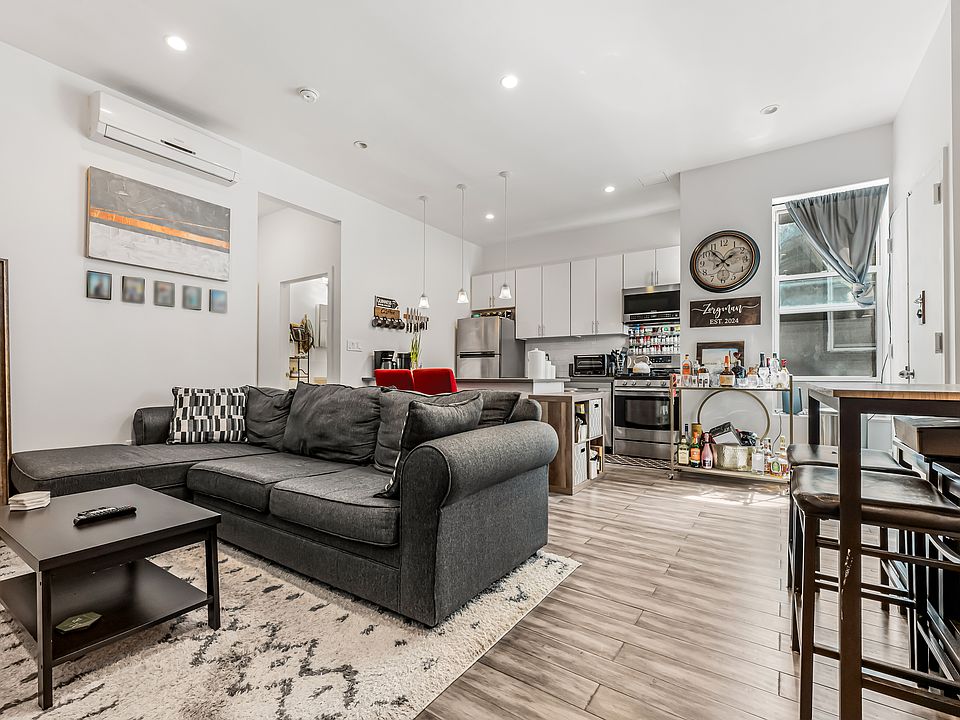 1st image of 2853 Steinway St Unit 3R