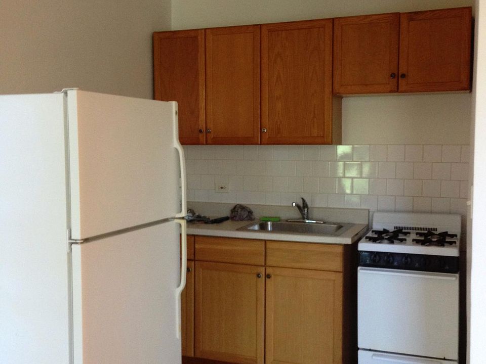 2nd image of 4824 N Damen Ave #206