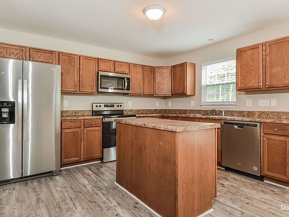 5th image of 12 Silent Spring Ct