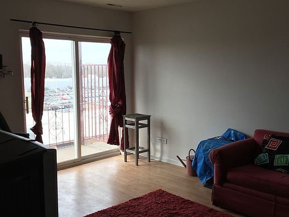 2nd image of 1037 Des Plaines Ave APT 405