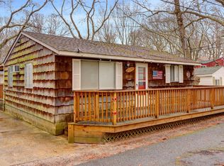 6 Surfway S, Calverton, NY 11933