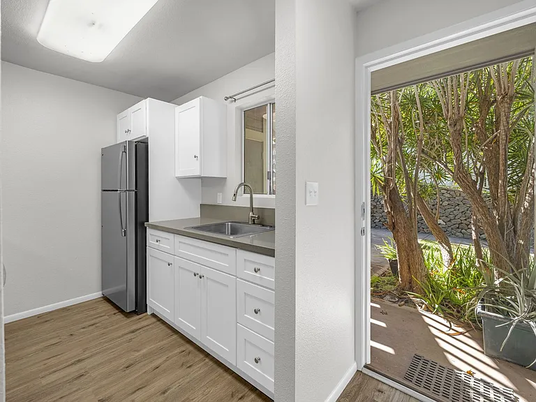 160 Keonekai Rd #27-105 — Photo 1