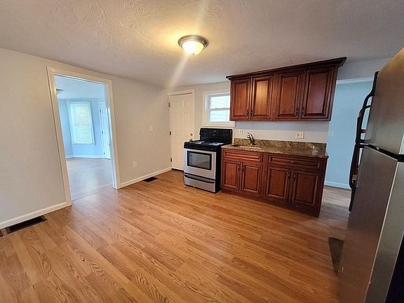 4th image of 273 School St #1