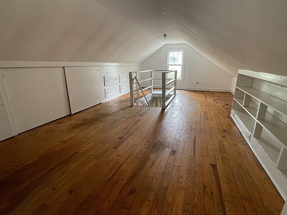 2nd image of 910B Ewing Blvd