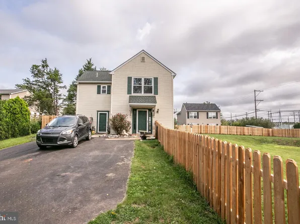 2 Schoolhouse Rd, Collegeville, PA 19426