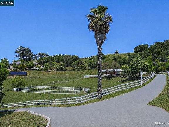 3rd image of 370 Castello Rd