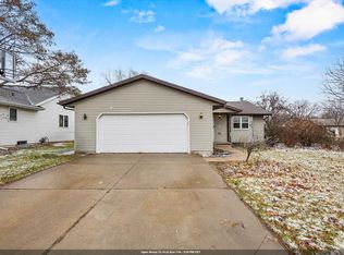 1241 Briarwood Dr, Menasha, WI 54952