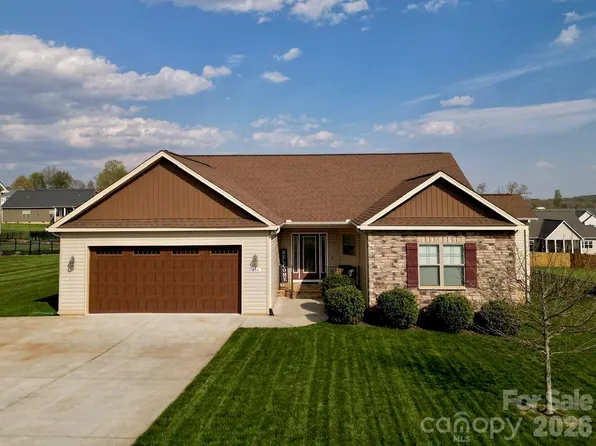 156 Greythorn Dr, Statesville, NC 28625