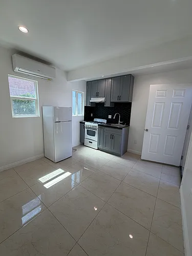 3556 Percy St #1/8 Photo 1