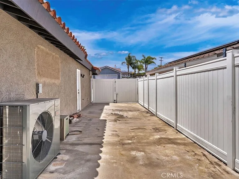 24050 Canyon Lake Dr N — Photo 39