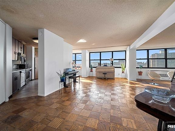 3rd image of 7004 Boulevard East APT 25A